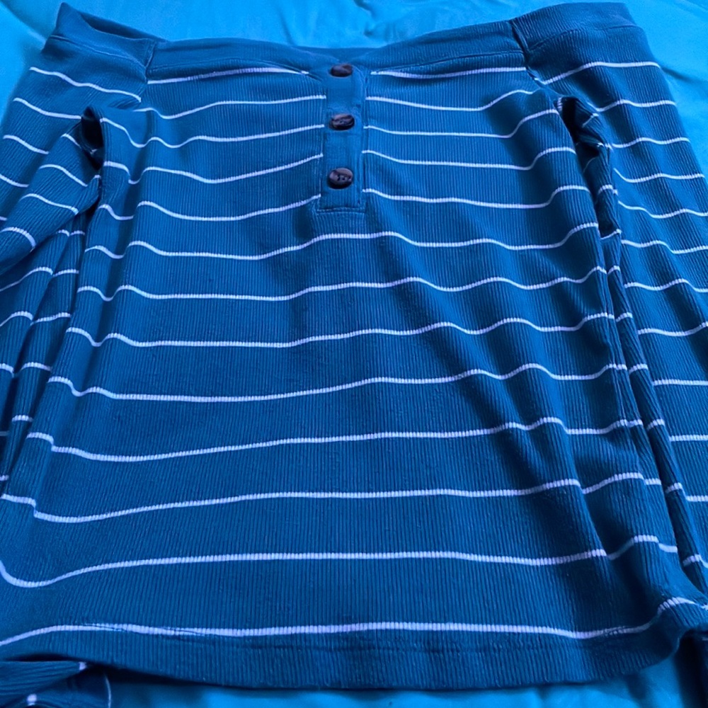 teal long sleeve size small